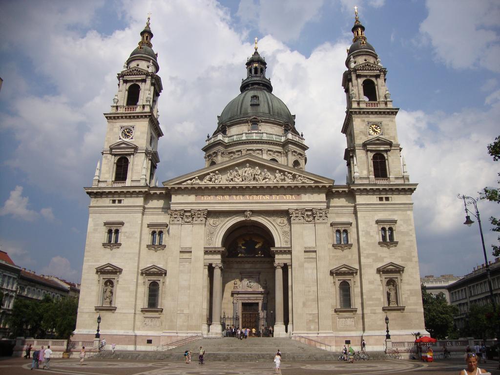 Oktohome Suite Budapeste Exterior foto
