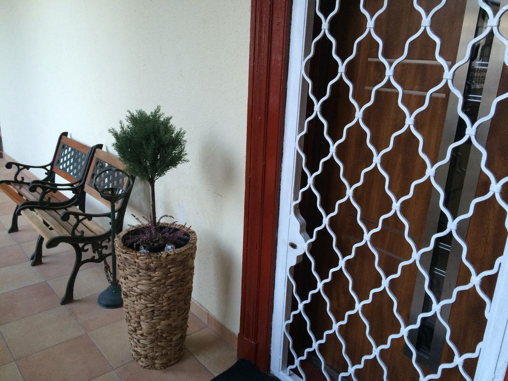 Oktohome Suite Budapeste Exterior foto
